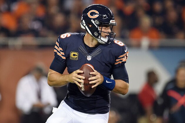 CHICAGO, IL - SEPTEMBER 19:  Jay Cutler #6 of the Chicago Bears drops back to pass during a game against the Philadelphia Eagles at Soldier Field on September 19, 2016 in Chicago, Illinois.  The Eagles defeated the Bears 29-14.  (Photo by Stacy Revere/Getty Images)
