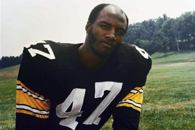Mel Blount, cornerback for the Pittsburgh Steelers, is shown 1975. (AP Photo)