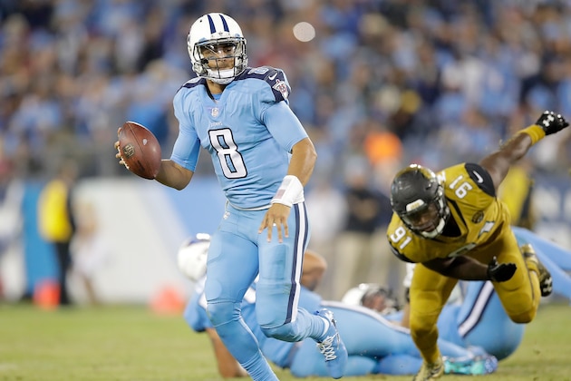 NASHVILLE, TN - OCTOBER 27: Marcus Mariota #8 of the Tennessee Titans runs with the ball during the third quarter of the game against the Jacksonville Jaguars at Nissan Stadium on October 27, 2016 in Nashville, Tennessee. (Photo by Andy Lyons/Getty Images) NASHVILLE, TN - OCTOBER 27: Marcus Mariota #8 of the Tennessee Titans runs with the ball during the third quarter of the game against the Jacksonville Jaguars at Nissan Stadium on October 27, 2016 in Nashville, Tennessee. (Photo by Andy Lyons/Getty Images)