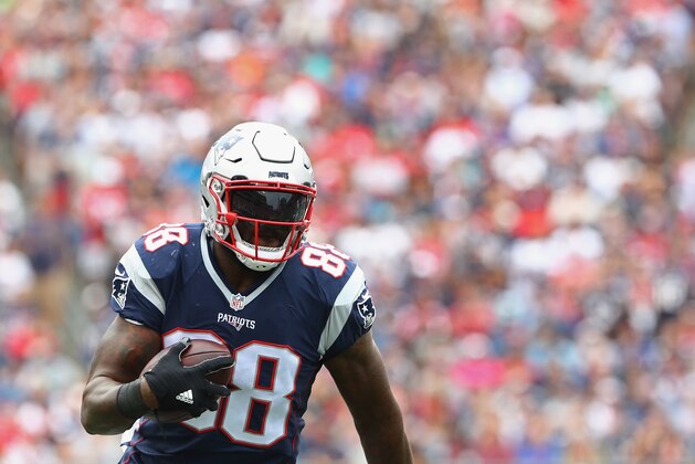 FOXBORO, MA - SEPTEMBER 18:  Martellus Bennett #88 of the New England Patriots runs with the ball during the first half against the Miami Dolphins at Gillette Stadium on September 18, 2016 in Foxboro, Massachusetts.  (Photo by Tim Bradbury/Getty Images)