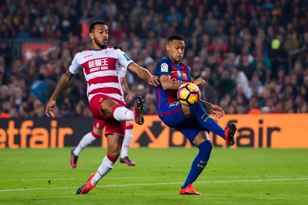 BARCELONA, SPAIN - OCTOBER 29:  Neymar Santos Jr (R) of FC Barcelona competes for the ball with Ruben Vezo of Granada CF during the La Liga match between FC Barcelona and Granada CF at Camp Nou stadium on October 29, 2016 in Barcelona, Spain.  (Photo by Alex Caparros/Getty Images)