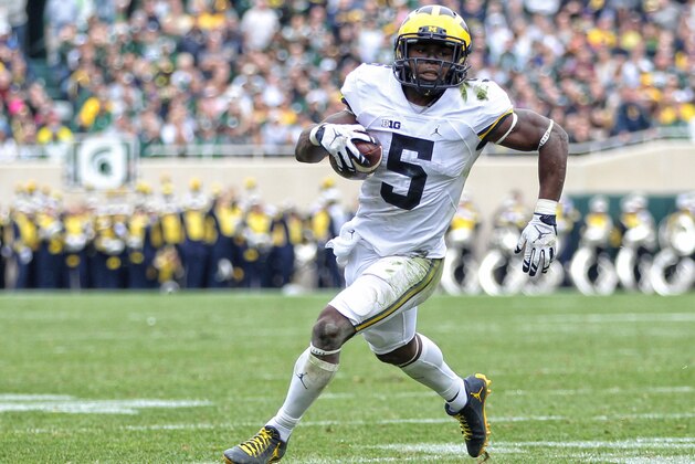 Oct 29, 2016; East Lansing, MI, USA; Michigan Wolverines linebacker Jabrill Peppers (5) runs the ball during the first half of a game against the Michigan State Spartans at Spartan Stadium. Mandatory Credit: Mike Carter-USA TODAY Sports
