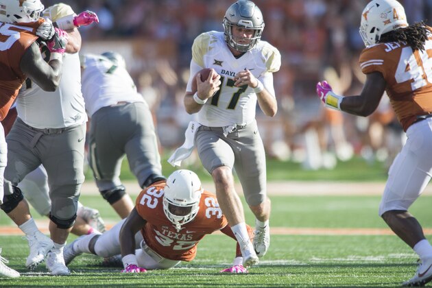 AUSTIN, TX - OCTOBER 29:  Seth Russell #17 of the Baylor Bears scrambles against the Texas Longhorns during the first half on October 29, 2016 at Darrell K Royal-Texas Memorial Stadium in Austin, Texas.  (Photo by Cooper Neill/Getty Images)