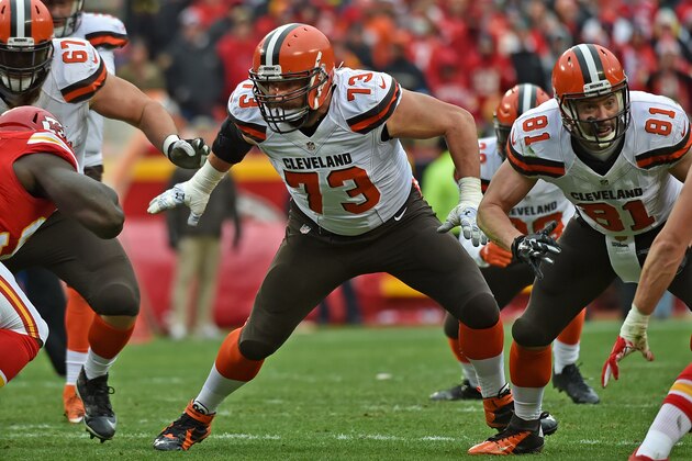KANSAS CITY, MO - DECEMBER 27:  Offensive linemen Joe Thomas #73 of the Cleveland Browns gets set on the offensive line against the Kansas City Chiefs during the first half on December 27, 2015 at Arrowhead Stadium in Kansas City, Missouri.  (Photo by Peter G. Aiken/Getty Images)