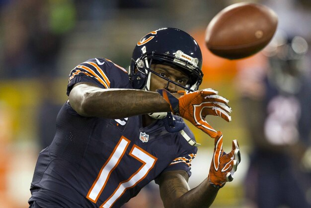 Oct 20, 2016; Green Bay, WI, USA;  Chicago Bears wide receiver Alshon Jeffery (17) catches a pass during warmups prior to the game against the Green Bay Packers at Lambeau Field. Mandatory Credit: Jeff Hanisch-USA TODAY Sports