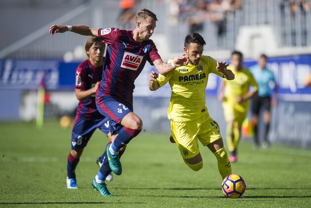 EIBAR, SPAIN - OCTOBER 30:  Florian Lejeune of SD Eibar duels for the ball with Nicola Sansone of Villarreal CF during the La Liga match between SD Eibar and Villarreal CF at Ipurua Municipal Stadium on October 30, 2016 in Eibar, Spain.  (Photo by Juan Manuel Serrano Arce/Getty Images)