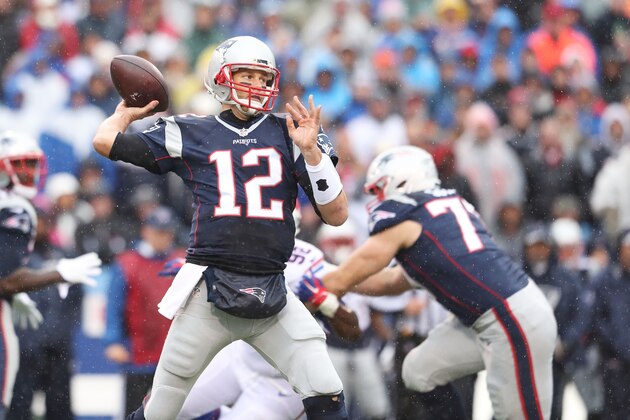 BUFFALO, NY - OCTOBER 30:  Tom Brady #12 of the New England Patriots looks to throw against the Buffalo Bills during the first half at New Era Field on October 30, 2016 in Buffalo, New York.  (Photo by Brett Carlsen/Getty Images)