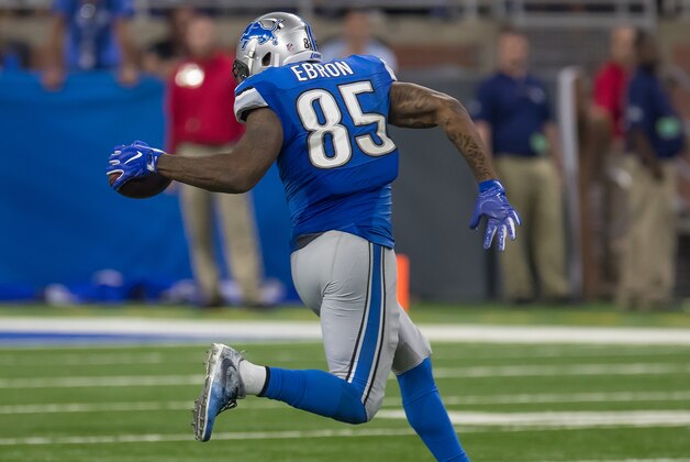 DETROIT, MI - SEPTEMBER 18: Eric Ebron #85 of the Detroit Lions makes a one handed catch during an NFL game against the Tennessee Titans at Ford Field on September 18, 2016 in Detroit, Michigan. Titans defeated the Lions 16-15. (Photo by Dave Reginek/Getty Images)