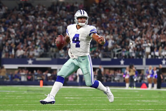 ARLINGTON, TX - OCTOBER 30:  Dak Prescott #4 of the Dallas Cowboys looks to throw in the third quarter during a game between the Dallas Cowboys and the Philadelphia Eagles at AT&T Stadium on October 30, 2016 in Arlington, Texas.  (Photo by Tom Pennington/Getty Images)