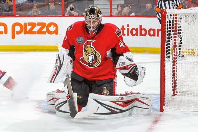 OTTAWA, CANADA - OCTOBER 18: Craig Anderson #41 of the Ottawa Senators makes a save against the Arizona Coyotes during an NHL game at Canadian Tire Centre on October 18, 2016 in Ottawa, Ontario, Canada.  (Photo by Francois Laplante/FreestylePhoto/Getty Images)
