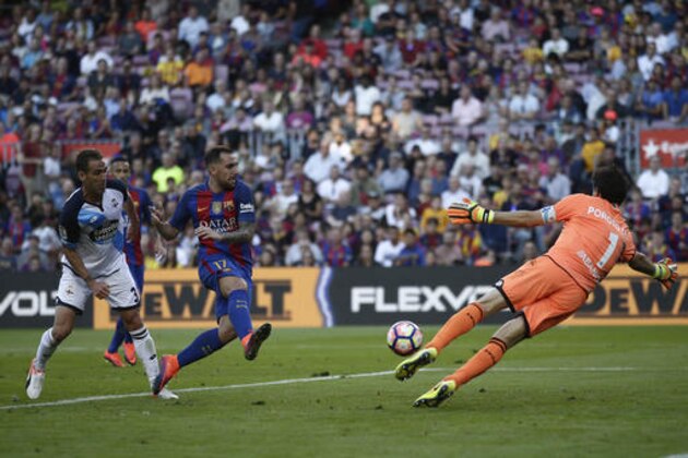 FC Barcelona's Paco Alcacer, second left, duels for the ball against Deportivo Coruna's German Lux during the Spanish La Liga soccer match between FC Barcelona and Deportivo Coruna at the Camp Nou in Barcelona, Spain, Saturday, Oct. 15, 2016. (AP Photo/Manu Fernandez)