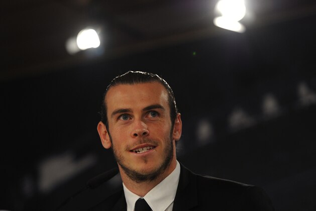 MADRID, SPAIN - OCTOBER 31:  Gareth Bale of Real Madrid holds a press conference at the Santiago Bernabeu stadium after extending his contract with Real until 2022 on October 31, 2016 in Madrid, Spain. Bale has scored 62 goals in 135 appearances for the club and won five trophies in the past three seasons, including the Champions League twice.  (Photo by Denis Doyle/Getty Images)