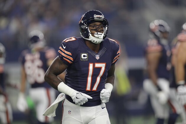 ARLINGTON, TX - SEPTEMBER 25:  Alshon Jeffery #17 of the Chicago Bears at AT&T Stadium on September 25, 2016 in Arlington, Texas.  (Photo by Ronald Martinez/Getty Images)