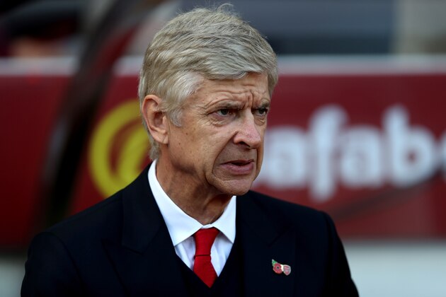SUNDERLAND, ENGLAND - OCTOBER 29:  Arsene Wenger, Manager of Arsenal looks on prior to the Premier League match between Sunderland and Arsenal at the Stadium of Light on October 29, 2016 in Sunderland, England.  (Photo by Ian MacNicol/Getty Images)