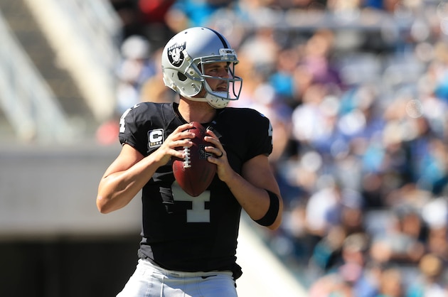 JACKSONVILLE, FL - OCTOBER 23: Derek Carr #4 of the Oakland Raiders looks to throw during the second quarter of the game against the Jacksonville Jaguars at EverBank Field on October 23, 2016 in Jacksonville, Florida. (Photo by Rob Foldy/Getty Images)