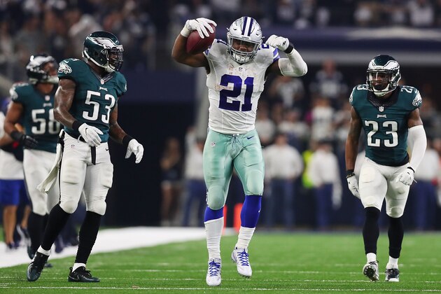 ARLINGTON, TX - OCTOBER 30:  Ezekiel Elliott #21 of the Dallas Cowboys celebrates after a run in the second quarter during a game between the Dallas Cowboys and the Philadelphia Eagles at AT&T Stadium on October 30, 2016 in Arlington, Texas.  (Photo by Tom Pennington/Getty Images)
