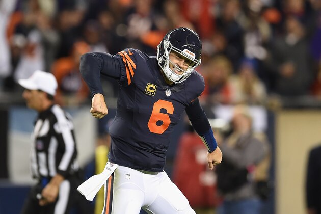 CHICAGO, IL - OCTOBER 31:  Jay Cutler #6 of the Chicago Bears celebrates after a touchdown by Jordan Howard #24 (not pictured) during the second quarter against the Minnesota Vikings at Soldier Field on October 31, 2016 in Chicago, Illinois.  (Photo by Stacy Revere/Getty Images)
