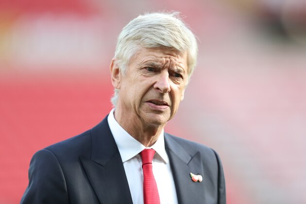 SUNDERLAND, ENGLAND - OCTOBER 29:  Arsene Wenger, Manager of Arsenal looks around the stadium prior to kick off during the Premier League match between Sunderland and Arsenal at the Stadium of Light on October 29, 2016 in Sunderland, England.  (Photo by Ian MacNicol/Getty Images)