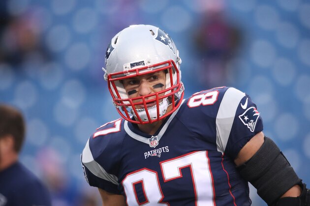 BUFFALO, NY - OCTOBER 30:   Rob Gronkowski #87 of the New England Patriots warms up before the game against the Buffalo Bills at New Era Field on October 30, 2016 in Buffalo, New York.  (Photo by Tom Szczerbowski/Getty Images)
