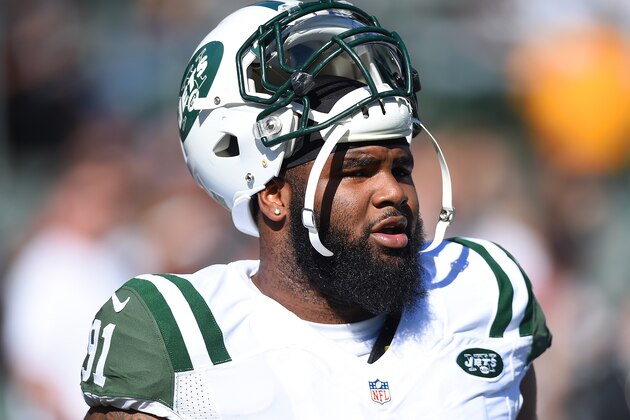 OAKLAND, CA - NOVEMBER 01:  Defensive end Sheldon Richardson #91 of the New York Jets looks on during pregame warm ups prior to playing the Oakland Raiders in an NFL game at O.co Coliseum on November 1, 2015 in Oakland, California.  (Photo by Thearon W. Henderson/Getty Images)