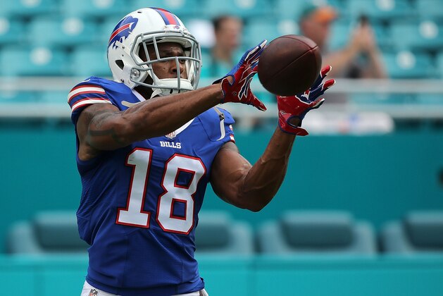 MIAMI GARDENS, FL - SEPTEMBER 27:  Percy Harvin #18 of the Buffalo Bills warms up during a game against the Miami Dolphins at Sun Life Stadium on September 27, 2015 in Miami Gardens, Florida.  (Photo by Mike Ehrmann/Getty Images)