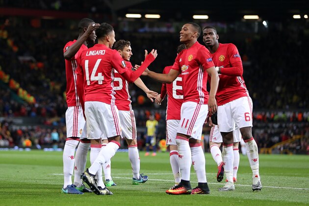 MANCHESTER, ENGLAND - OCTOBER 20:  Jesse Lingard of Manchester United celebrates scoring his team's fourth goal to make the score 4-0 with his team-mates during the UEFA Europa League match between Manchester United FC and Fenerbahce SK at Old Trafford on October 20, 2016 in Manchester, England.  (Photo by James Baylis - AMA/Getty Images)
