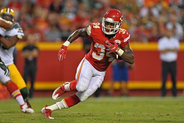 KANSAS CITY, MO - SEPTEMBER 01:  Running back Knile Davis #34 of the Kansas City Chiefs runs with the ball against of the Green Bay Packers during the first half on September 1, 2016 at Arrowhead Stadium in Kansas City, Missouri.  (Photo by Peter G. Aiken/Getty Images)