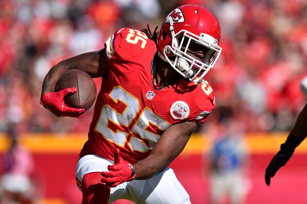 KANSAS CITY, MO - OCTOBER 23: Running back Jamaal Charles #25 of the Kansas City Chiefs rushes the ball against the New Orleans Saints at Arrowhead Stadium during the second quarter of the game on October 23, 2016 in Kansas City, Missouri. (Photo by Jason Hanna/Getty Images)