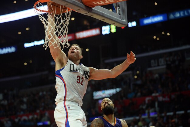 October 31, 2016; Los Angeles, CA, USA;  Los Angeles Clippers forward Blake Griffin (32) dunks to score a basket ahead of Phoenix Suns center Tyson Chandler (4) during the first half at Staples Center. Mandatory Credit: Gary A. Vasquez-USA TODAY Sports