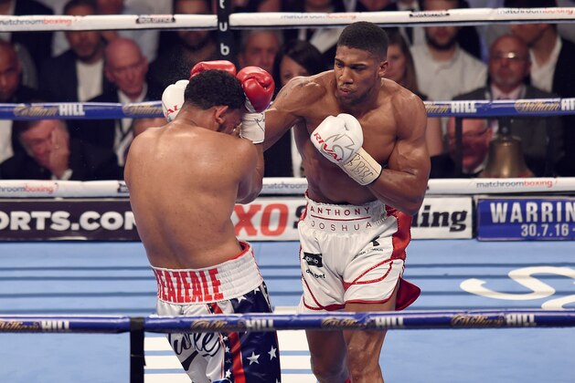 LONDON, ENGLAND - JUNE 25: Anthony Joshua (R) boxing Dominic Breazeale for the IBF World Heavyweight Title at The O2 Arena on June 25, 2016 in London, England. (Photo by Leigh Dawney/Getty Images)