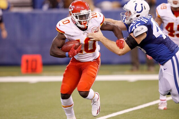 INDIANAPOLIS, IN - OCTOBER 30:  Tyreek Hill #10 of the Kansas City Chiefs runs with the ball during the second quarter of the game against the Indianapolis Colts at Lucas Oil Stadium on October 30, 2016 in Indianapolis, Indiana.  (Photo by Joe Robbins/Getty Images)