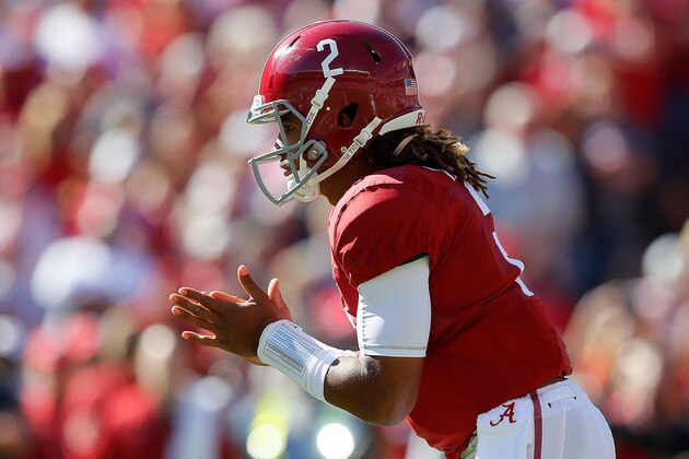TUSCALOOSA, AL - OCTOBER 22:  Jalen Hurts #2 of the Alabama Crimson Tide runs the offense against the Texas A&M Aggies at Bryant-Denny Stadium on October 22, 2016 in Tuscaloosa, Alabama.  (Photo by Kevin C. Cox/Getty Images)