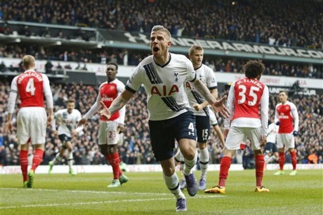 Tottenham Hotspur’s Toby Alderweireld celebrates after scoring his side's first goal during the English Premier League soccer match between Tottenham Hotspur and Arsenal at the White Hart Lane stadium in London, Saturday, March, 5, 2016. (AP Photo/Alastair Grant)