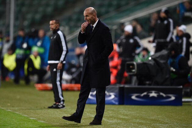 Real Madrid's French coach Zinedine Zidane follows the action during the UEFA Champions League group F football match Legia Warsaw vs Real Madrid CF in Warsaw, Poland on November 2, 2016. / AFP / ODD ANDERSEN        (Photo credit should read ODD ANDERSEN/AFP/Getty Images)