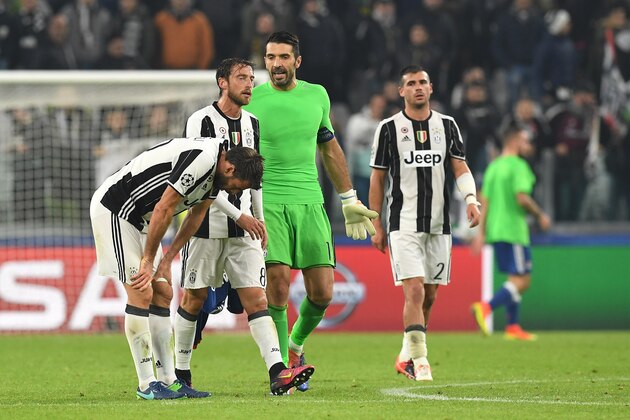 TURIN, ITALY - NOVEMBER 02:  Andrea Barzagli (2nd L) of Juventus with his team mates shows his dejction at the end of the UEFA Champions League Group H match between Juventus and Olympique Lyonnais at Juventus Stadium on November 2, 2016 in Turin, Italy.  (Photo by Valerio Pennicino/Getty Images)