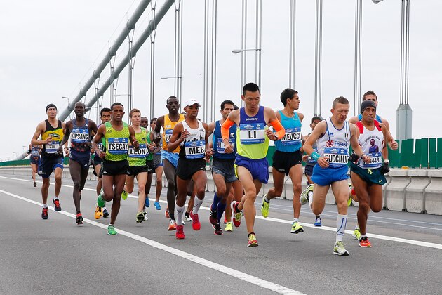 NEW YORK, NY - NOVEMBER 01:  The Professional Mes\n's division of runners cross the Verrazano-Narrows Bridge at the start of the TCS New York City Marathon on November 1, 2015 in New York City.  (Photo by Mike Stobe/Getty Images)
