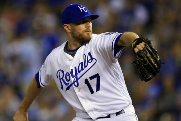 Kansas City Royals relief pitcher Wade Davis delivers to a Chicago White Sox batter during the ninth inning of a baseball game at Kauffman Stadium in Kansas City, Mo., Saturday, Sept. 17, 2016. (AP Photo/Orlin Wagner)