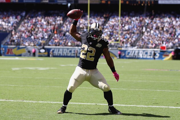 SAN DIEGO, CA - OCTOBER 02:  Mark Ingram #22 of the New Orleans Saints runs unchallenged into the end zone to score against the San Diego Chargers in the first half at Qualcomm Stadium on October 2, 2016 in San Diego, California.  (Photo by Sean M. Haffey/Getty Images)