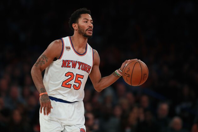 NEW YORK, NY - OCTOBER 29:  Derrick Rose #25 of the New York Knicks in action against the Memphis Grizzlies during the second half at Madison Square Garden on October 29, 2016 in New York City. NOTE TO USER: User expressly acknowledges and agrees that, by downloading and or using this photograph, User is consenting to the terms and conditions of the Getty Images License Agreement.  (Photo by Michael Reaves/Getty Images)
