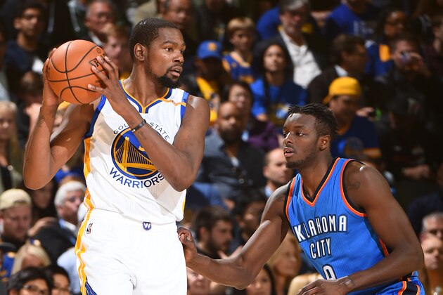 OAKLAND, CA - NOVEMBER 3:  Kevin Durant #35 of the Golden State Warriors handles the ball against the Oklahoma City Thunder on November 3, 2016 at ORACLE Arena in Oakland, California. NOTE TO USER: User expressly acknowledges and agrees that, by downloading and/or using this Photograph, user is consenting to the terms and conditions of the Getty Images License Agreement. Mandatory Copyright Notice: Copyright 2016 NBAE (Photo by Andrew D. Bernstein/NBAE via Getty Images)
