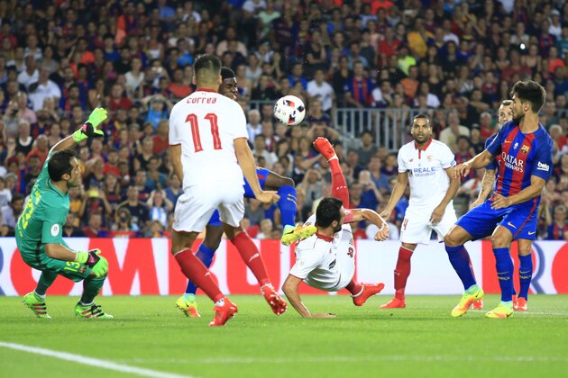 Sevilla's midfielder Vicente Iborra kicks the ball during the second leg of the Spanish Supercup football match between FC Barcelona and Sevilla FC at the Camp Nou stadium in Barcelona on August 17, 2016. / AFP / PAU BARRENA        (Photo credit should read PAU BARRENA/AFP/Getty Images)