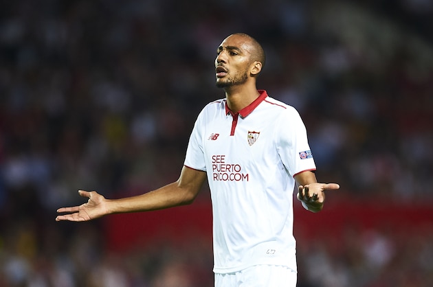 SEVILLE, SPAIN - NOVEMBER 02:  Steven N'Zonzi of Sevilla FC looks on during the UEFA Champions League match between Sevilla FC vs GNK Dinamo Zagreb at the Sanchez Pizjuan Stadium on November 2, 2016 in Seville.  (Photo by Aitor Alcalde Colomer/Getty Images)