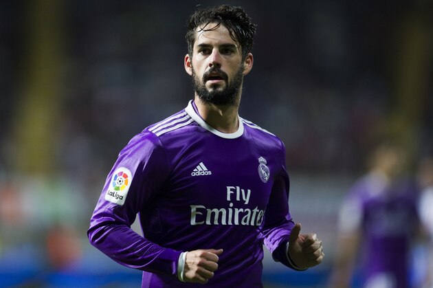 LEON, SPAIN - OCTOBER 26:  Isco of Real Madrid reacts during the Copa del Rey Round of 32 match between Cultural Leonesa and Real Madrid CF at Reino de Leon Stadium on October 26, 2016 in Leon, Spain.  (Photo by Juan Manuel Serrano Arce/Getty Images)