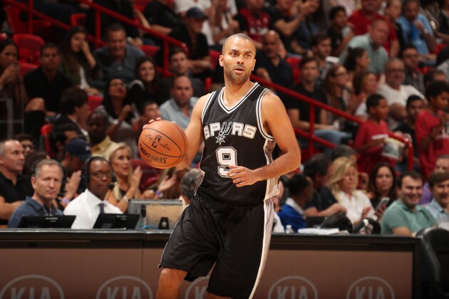 MIAMI, FL - OCTOBER 30:  Tony Parker #9 of the San Antonio Spurs handles the ball during a game against the Miami Heat on October 30, 2016 at American Airlines Arena in Miami, Florida. NOTE TO USER: User expressly acknowledges and agrees that, by downloading and or using this photograph, user is consenting to the terms and conditions of the Getty Images License Agreement. Mandatory Copyright Notice: Copyright 2016 NBAE (Photo by Issac Baldizon/NBAE via Getty Images)