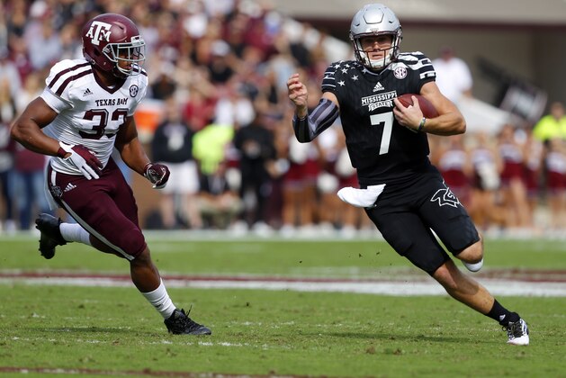 STARKVILLE, MS - NOVEMBER 5:  Quarterback Nick Fitzgerald #7 of the Mississippi State Bulldogs scrambles for a first down as he gets around linebacker Shaan Washington #33 of the Texas A&M Aggies during the first half of an NCAA college football game at Davis Wade Stadium on November 5, 2016 in Starkville, Mississippi. (Photo by Butch Dill/Getty Images)