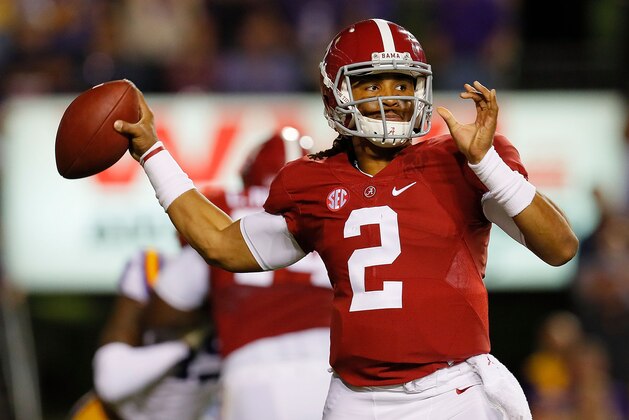 BATON ROUGE, LA - NOVEMBER 05:  Jalen Hurts #2 of the Alabama Crimson Tide looks to pass against the LSU Tigers at Tiger Stadium on November 5, 2016 in Baton Rouge, Louisiana.  (Photo by Kevin C. Cox/Getty Images)
