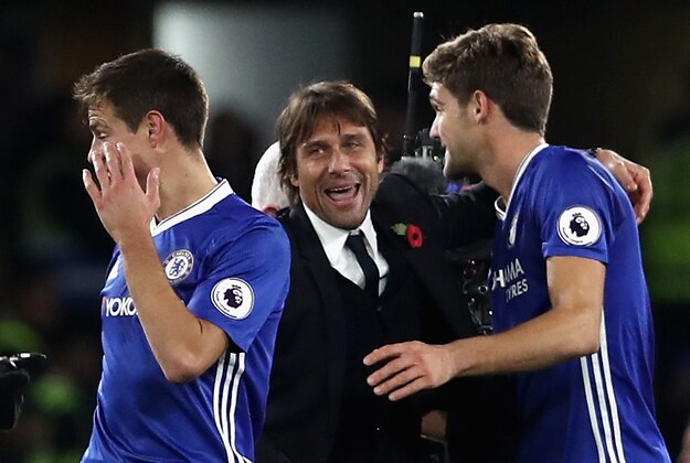 LONDON, ENGLAND - NOVEMBER 05: Antonio Conte, Manager of Chelsea (R) embraces Marcos Alonso of Chelsea (R) after the final whistle during the Premier League match between Chelsea and Everton at Stamford Bridge on November 5, 2016 in London, England.  (Photo by Julian Finney/Getty Images)