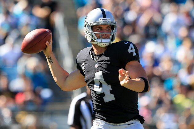 JACKSONVILLE, FL - OCTOBER 23: Derek Carr #4 of the Oakland Raiders in action during the game against the Jacksonville Jaguars at EverBank Field on October 23, 2016 in Jacksonville, Florida. (Photo by Rob Foldy/Getty Images)