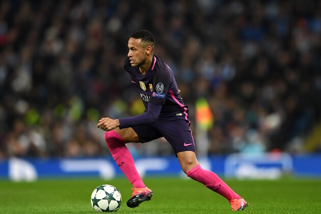 MANCHESTER, ENGLAND - NOVEMBER 01:  Neymar of Barcelona in action during the UEFA Champions League match between Manchester City FC and FC Barcelona at Etihad Stadium on November 1, 2016 in Manchester, England.  (Photo by Laurence Griffiths/Getty Images)