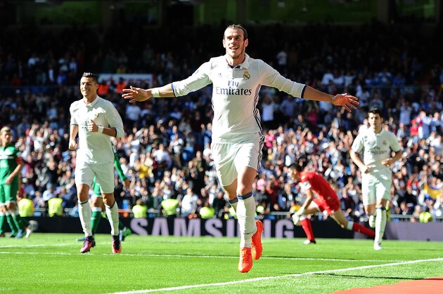 MADRID, SPAIN - NOVEMBER 06:  Gareth Bale of Real Madrid celebrates after scoring his 2nd goal during the Liga match between Real Madrid CF and Leganes on November 6, 2016 in Madrid, Spain.  (Photo by Denis Doyle/Getty Images)